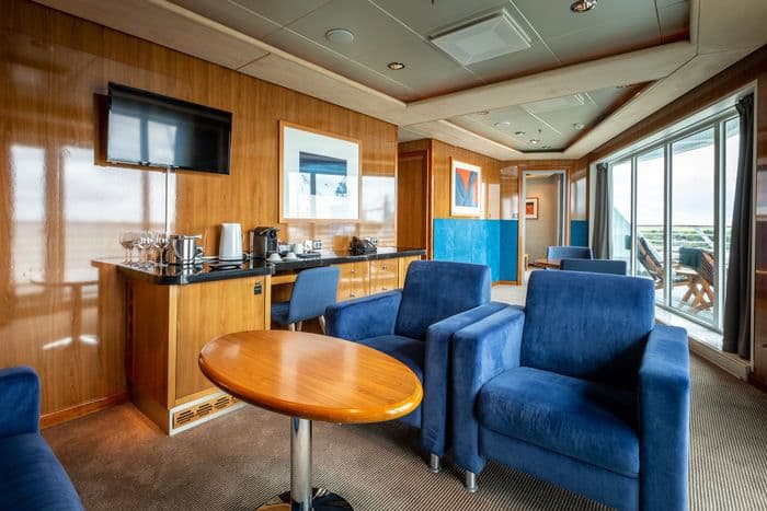 Hurtigruten MS Maud Expedition Suite MX 0.JPG